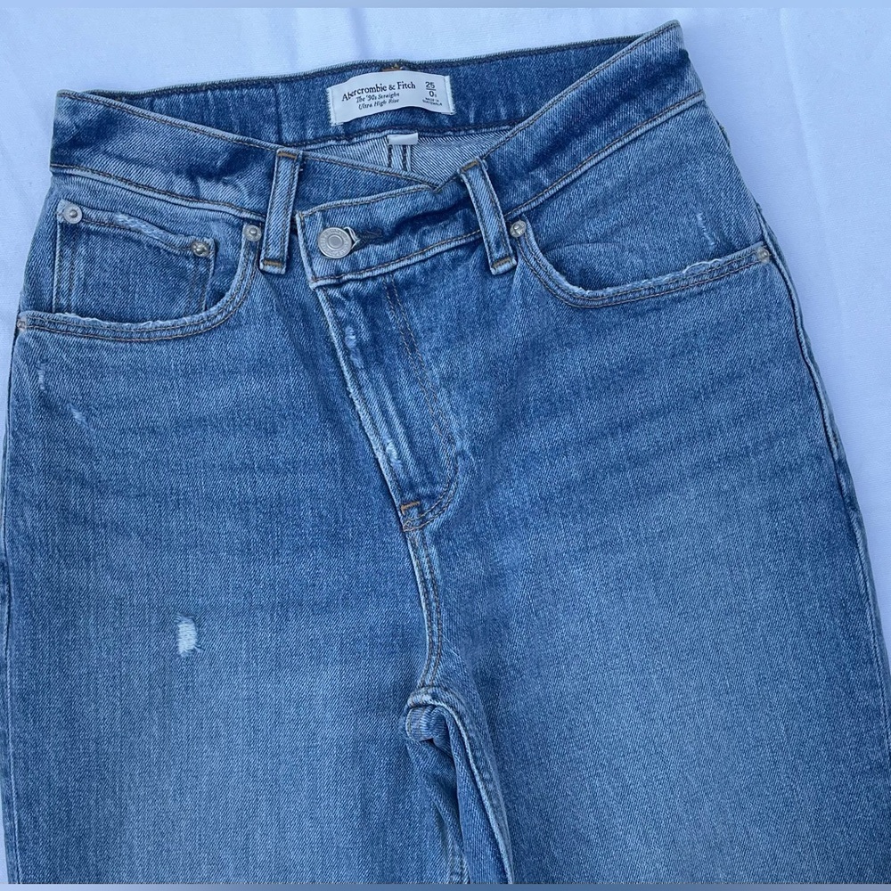 Abercrombie & Fitch The 90's Straight Blue Jeans